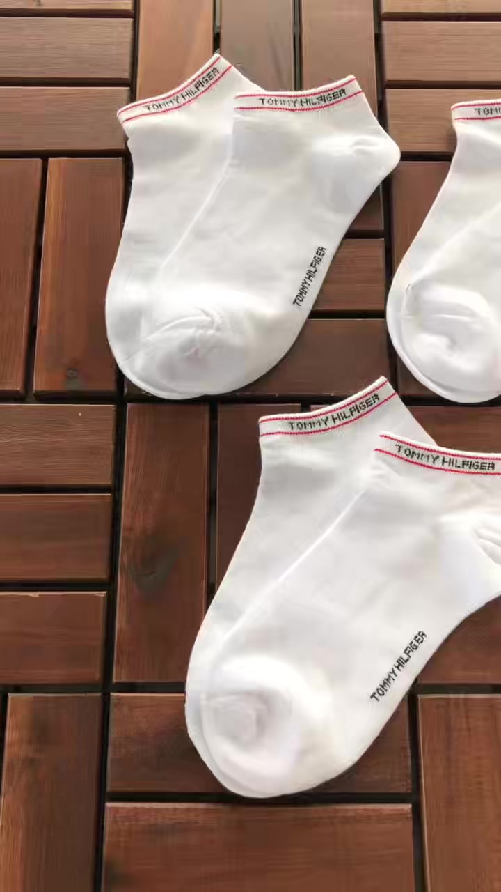 T H R Socks