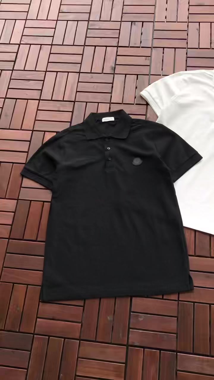 M R T-shirt