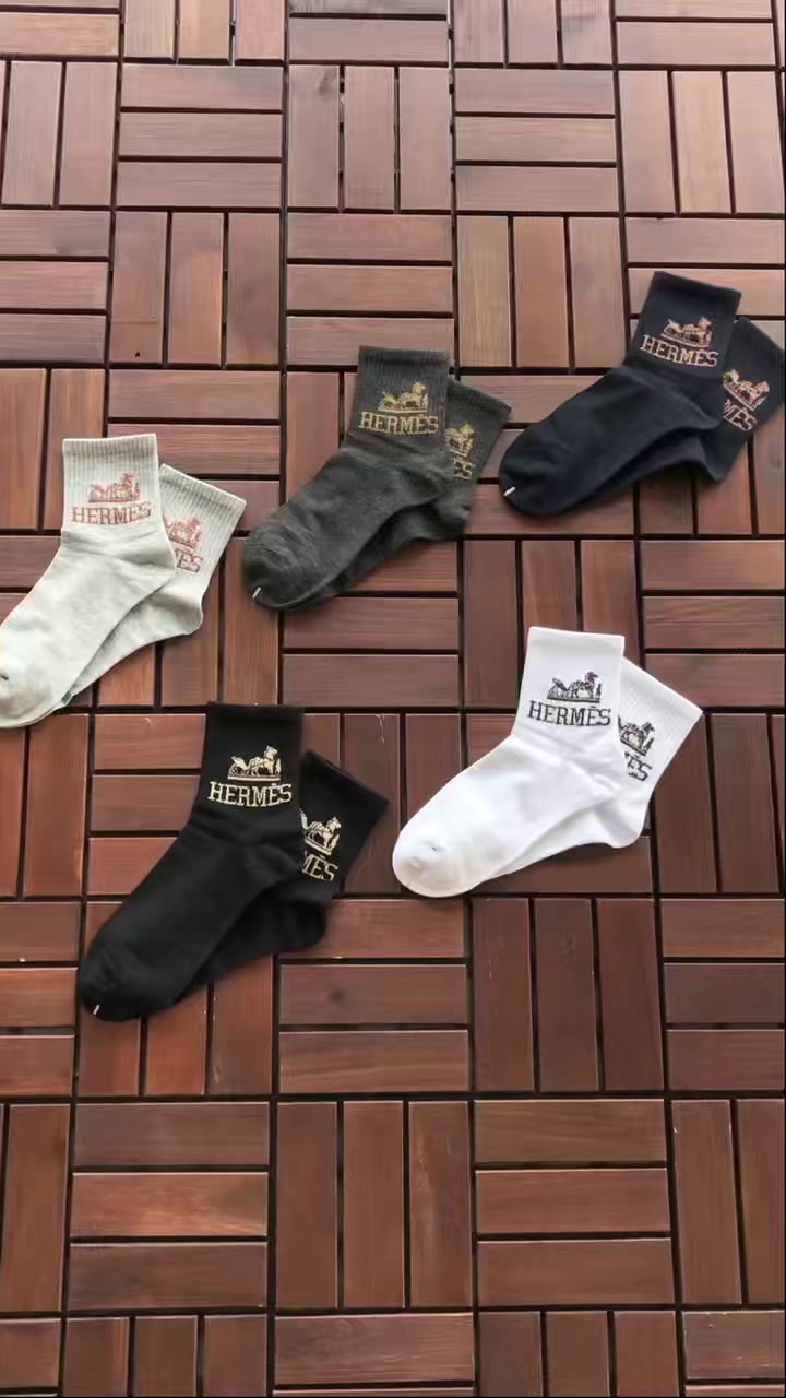 H R E Socks