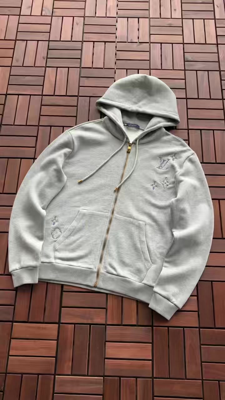 L Hoodie 6