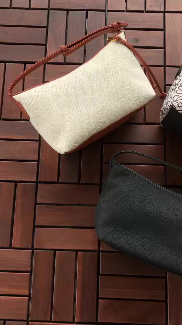 L E Bag