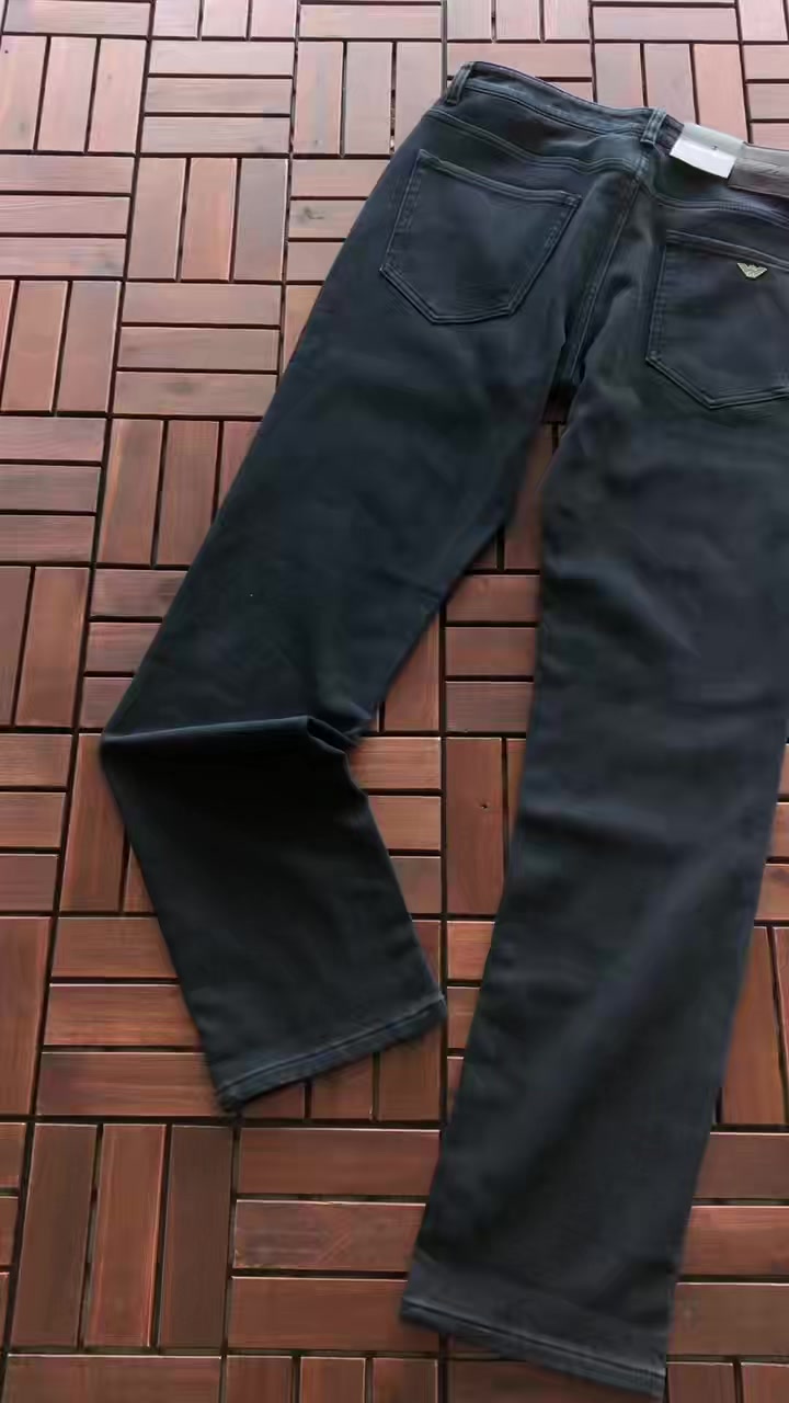 E P R A M N Jeans 2