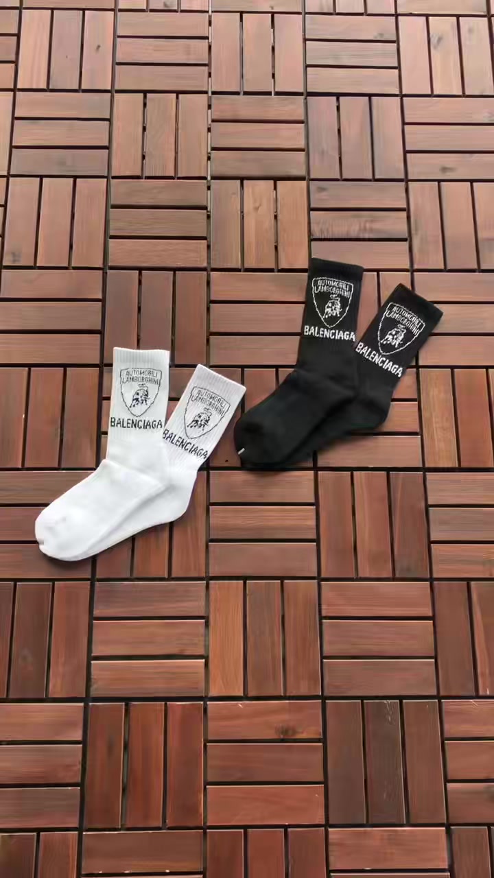 B L Ia A Socks