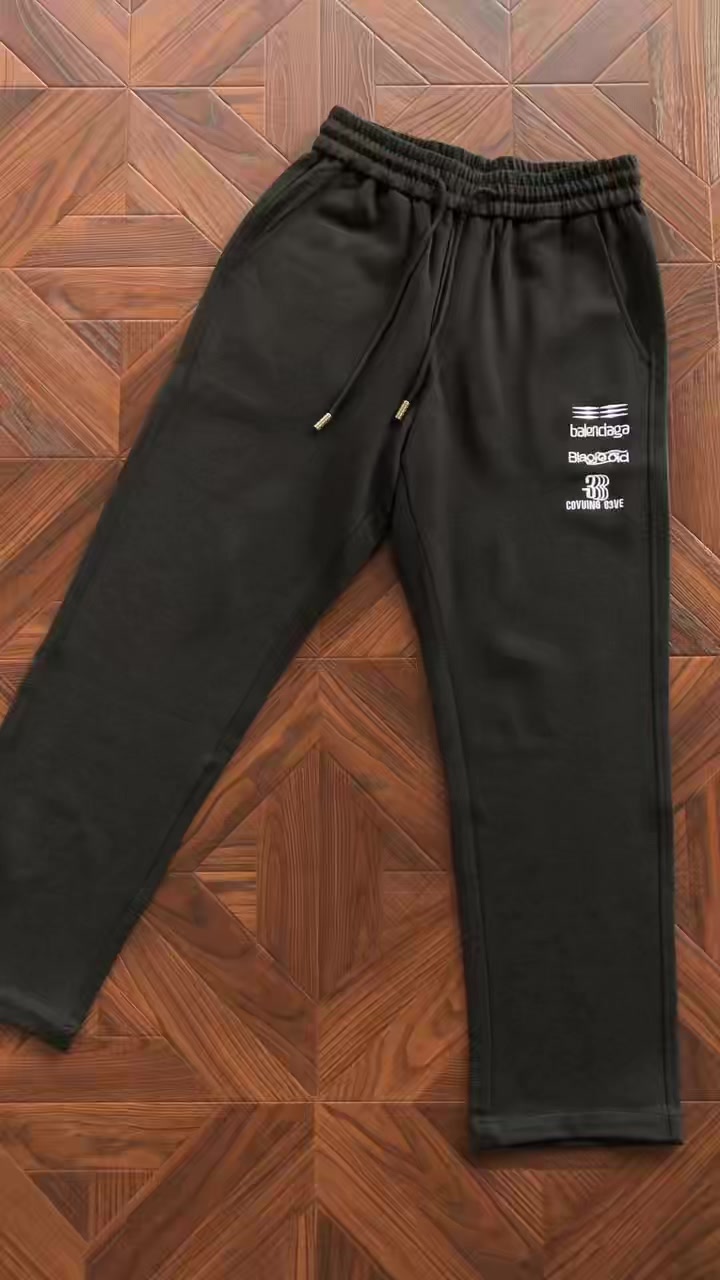B⭐l⭐⭐⭐ia⭐a Trousers · 4