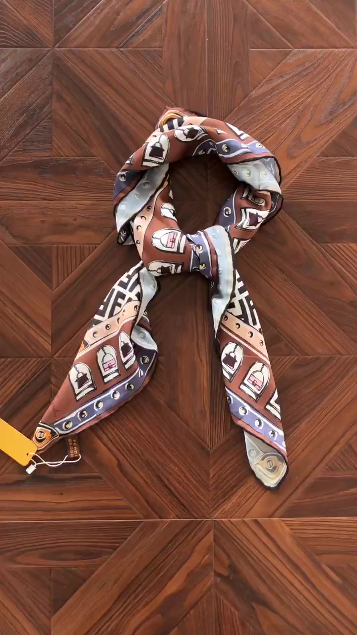 F⭐ ⭐ D⭐ Scarf