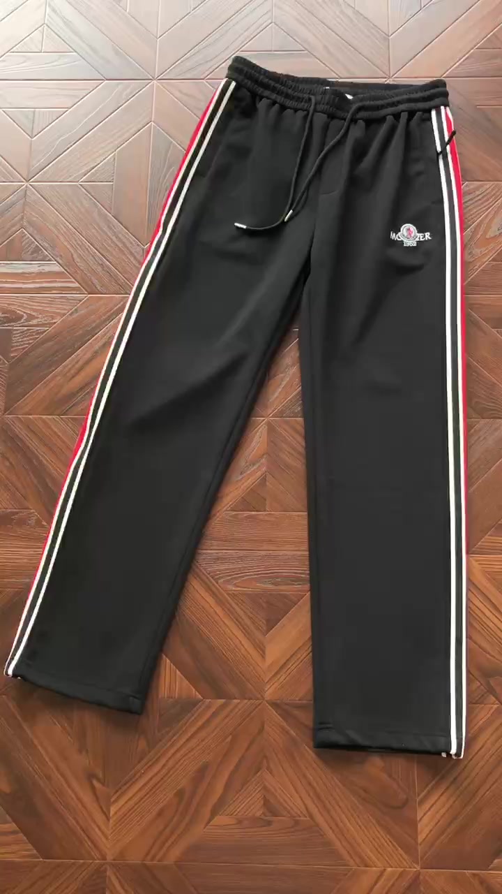 M⭐⭐⭐⭐⭐r Trousers · 4