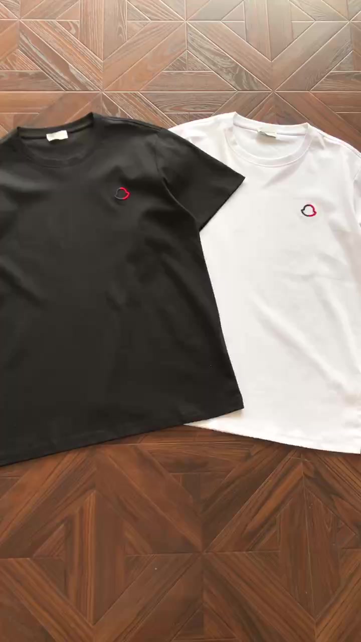 M⭐⭐⭐⭐⭐r T-shirt · 4