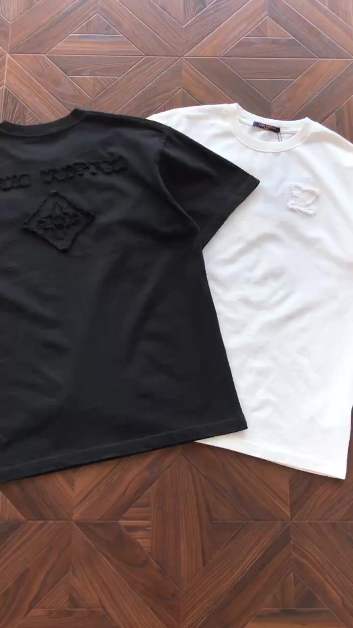L⭐ T-shirt · 4