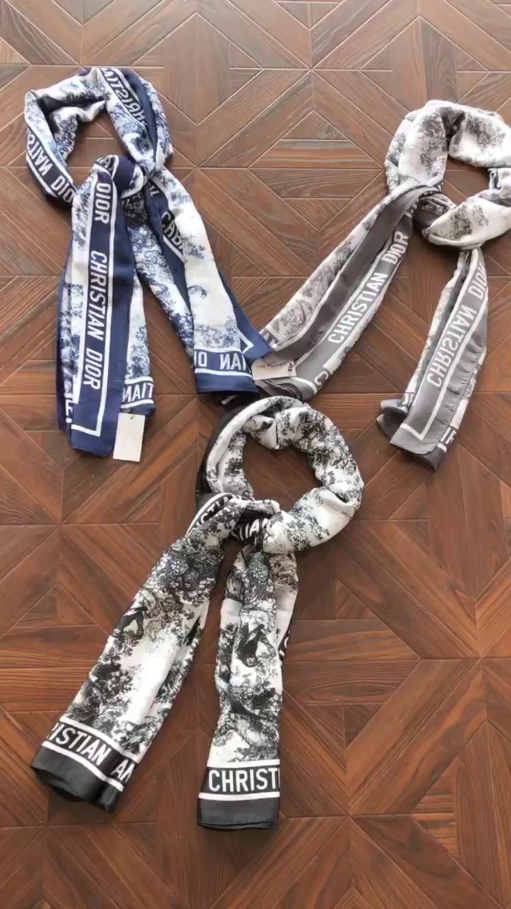 D⭐ O⭐ Scarf