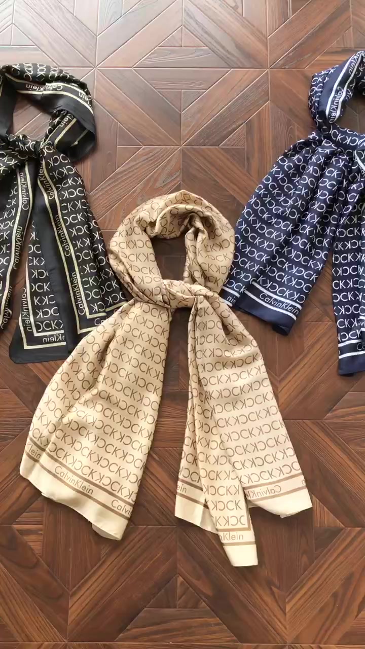 C⭐l⭐in K⭐e⭐n Scarf