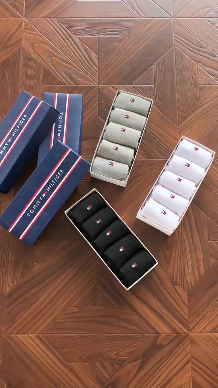 T ⭐⭐ ⭐ H⭐⭐ ⭐r Socks